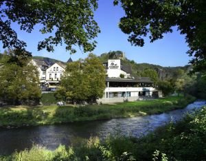 hotelzur-post.de-altenahr-ahrtal-aussenansicht-fluss-klein